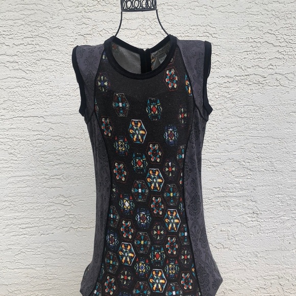 Papillon Sleeveless Dress - Picture 2 of 16